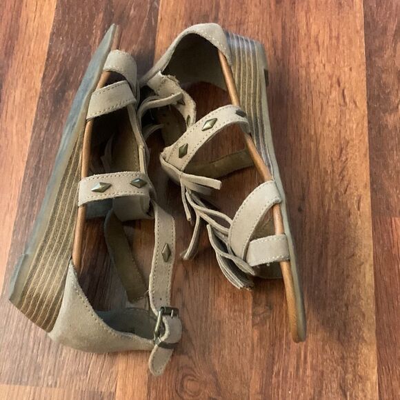 Minnetonka size 8   - Picture 5 of 7